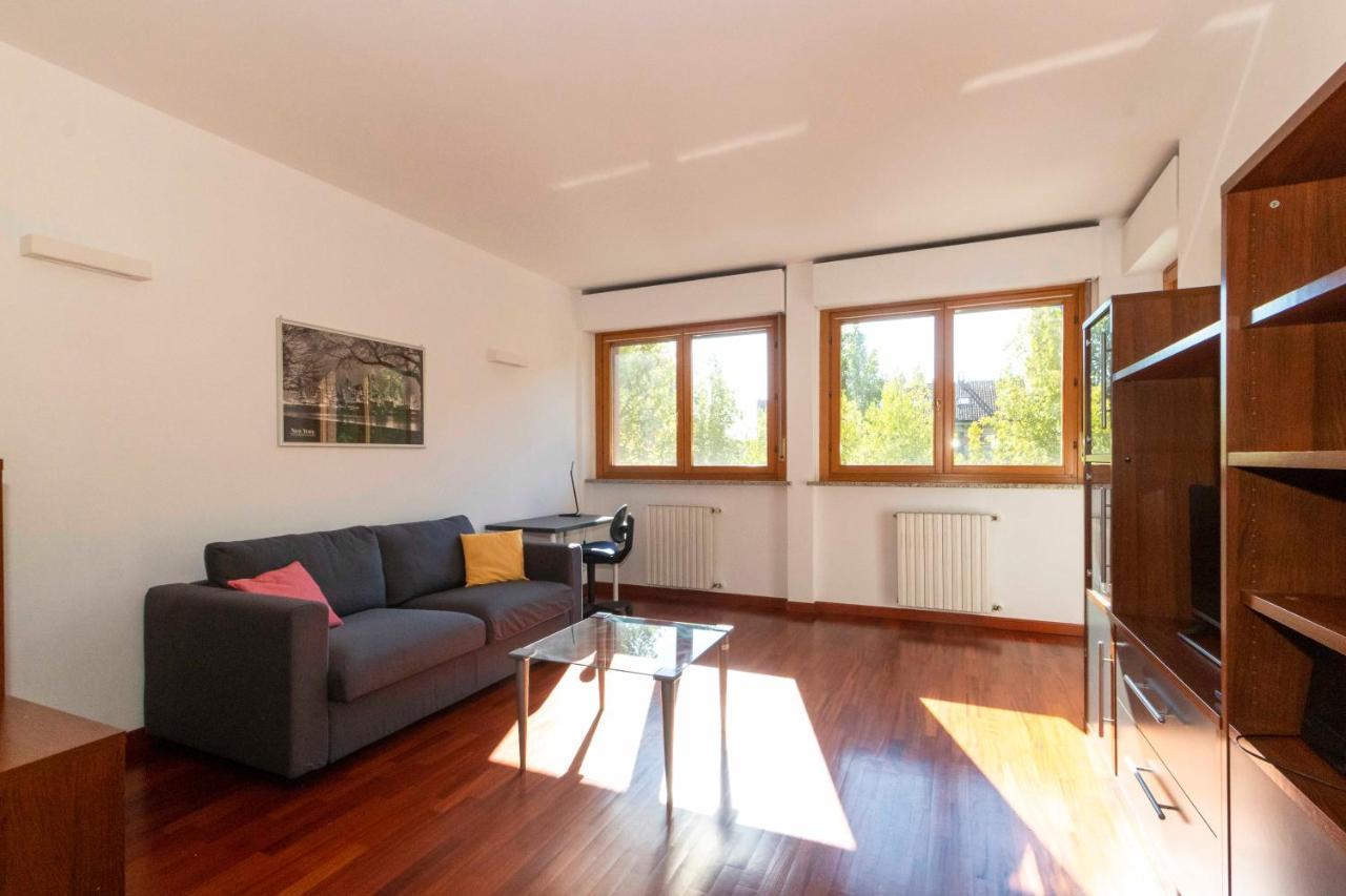 Apartamento Cozy&Spacious Apt 2 Min Walk From The Tram Stop! Turín Exterior foto