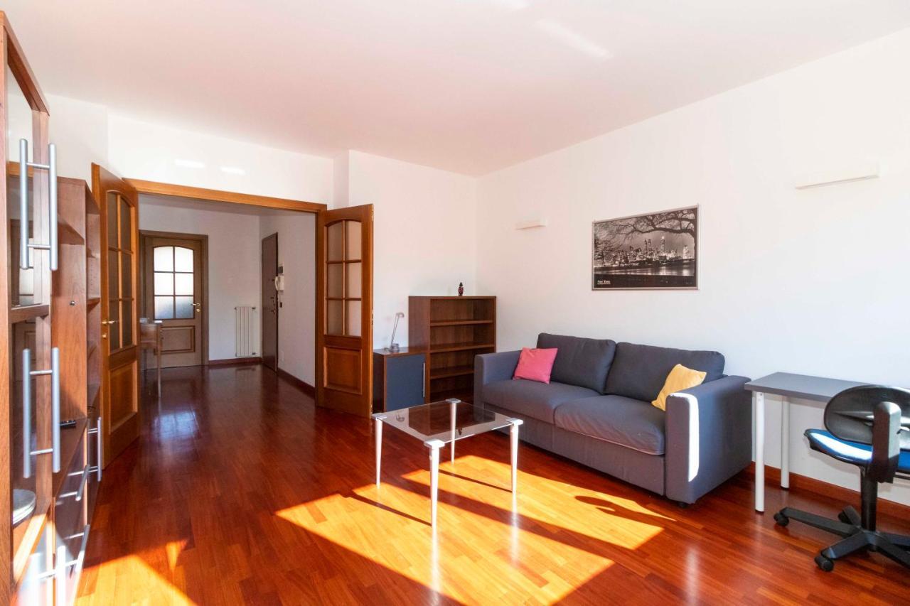 Apartamento Cozy&Spacious Apt 2 Min Walk From The Tram Stop! Turín Exterior foto