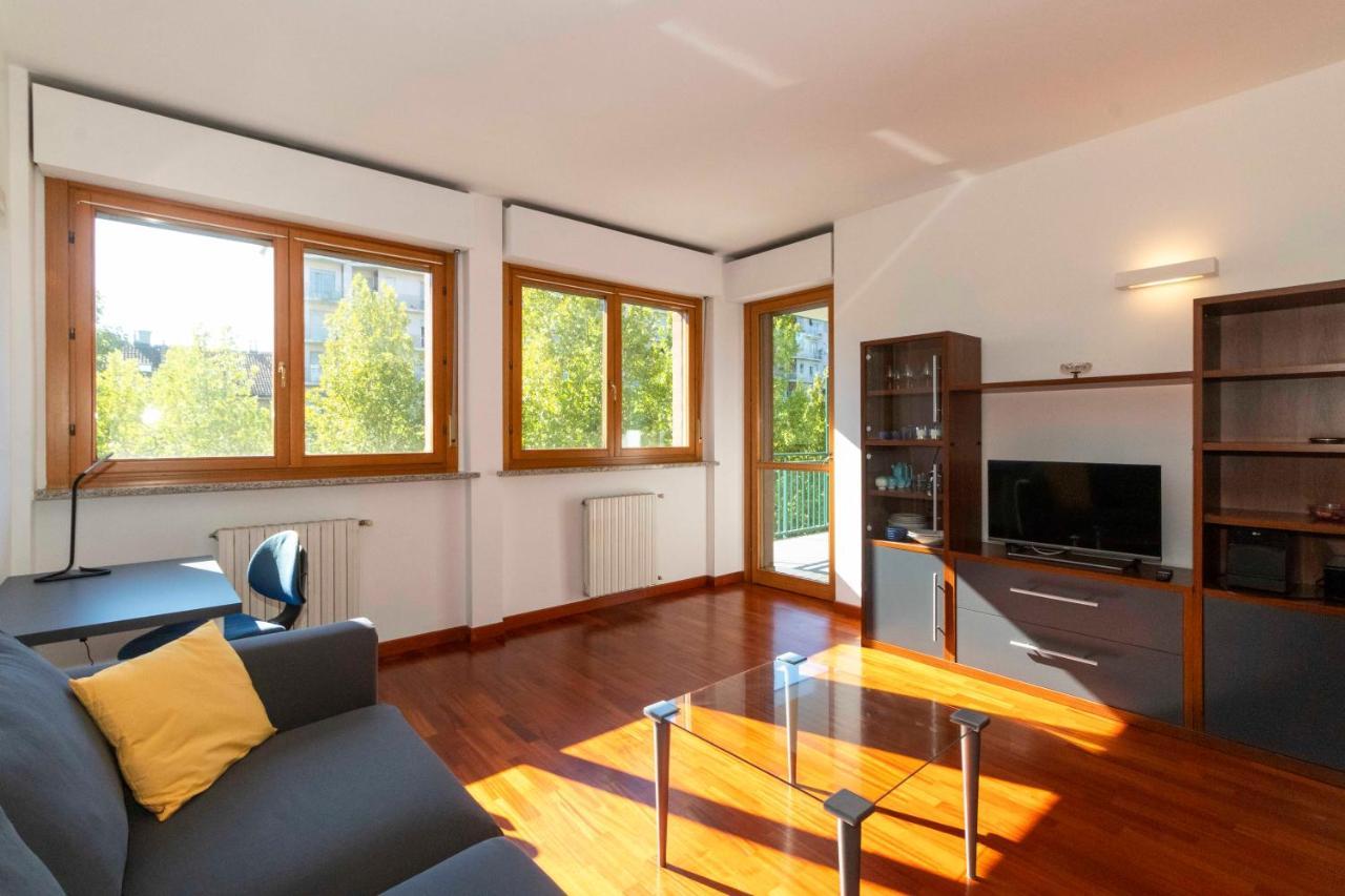 Apartamento Cozy&Spacious Apt 2 Min Walk From The Tram Stop! Turín Exterior foto