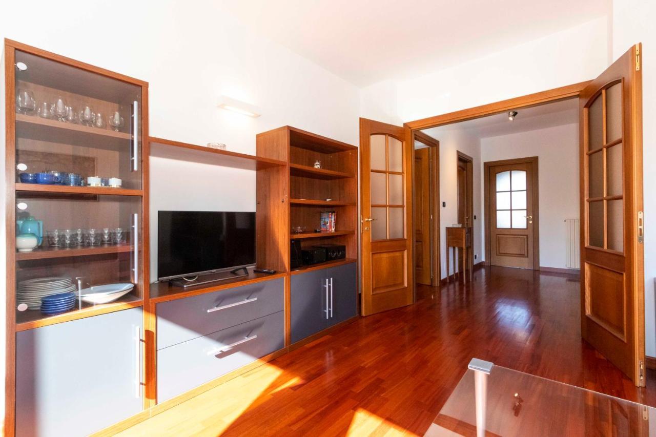 Apartamento Cozy&Spacious Apt 2 Min Walk From The Tram Stop! Turín Exterior foto