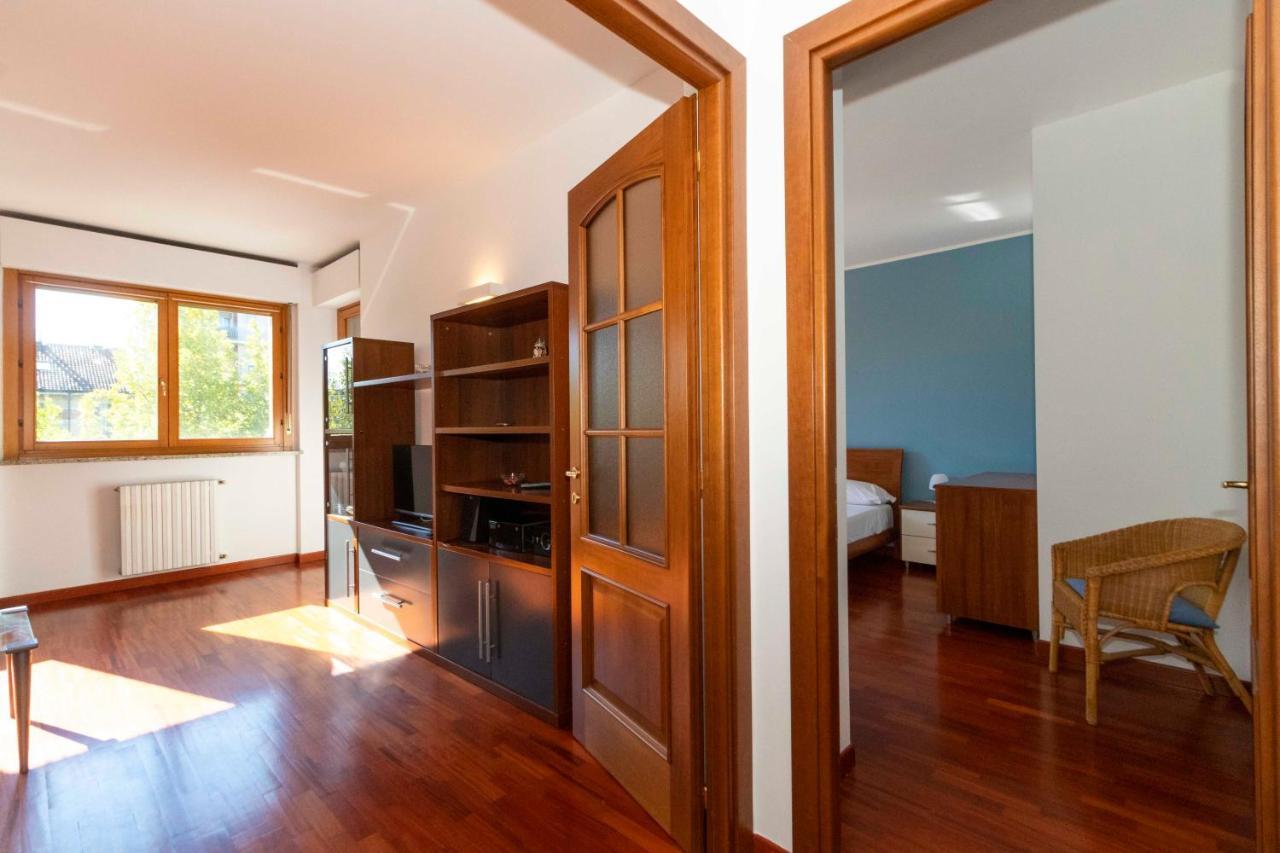 Apartamento Cozy&Spacious Apt 2 Min Walk From The Tram Stop! Turín Exterior foto