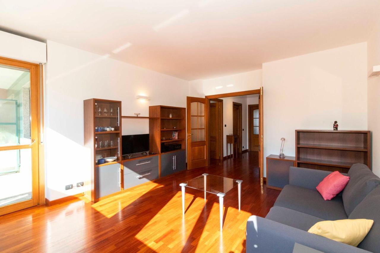 Apartamento Cozy&Spacious Apt 2 Min Walk From The Tram Stop! Turín Exterior foto