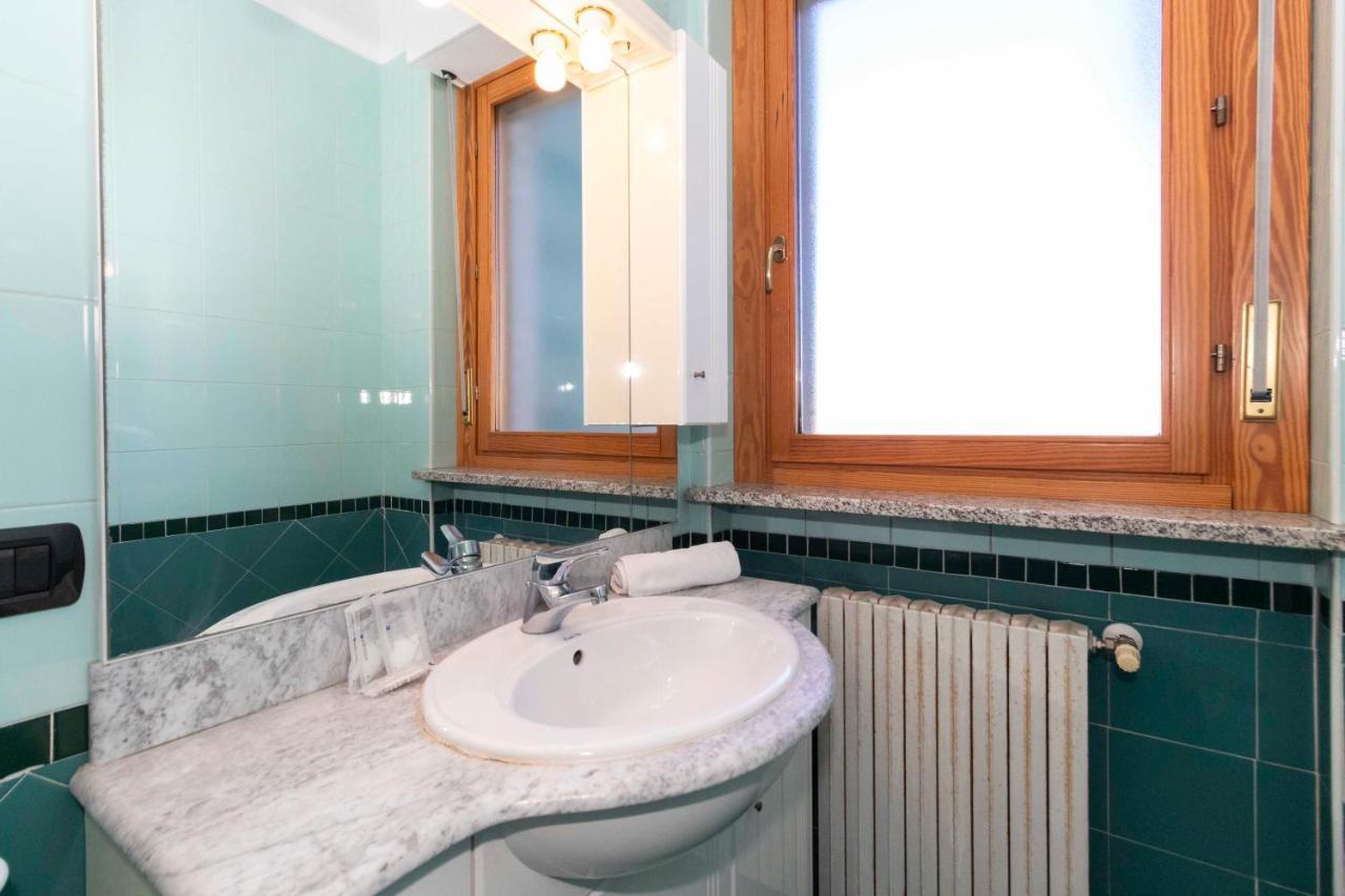 Apartamento Cozy&Spacious Apt 2 Min Walk From The Tram Stop! Turín Exterior foto