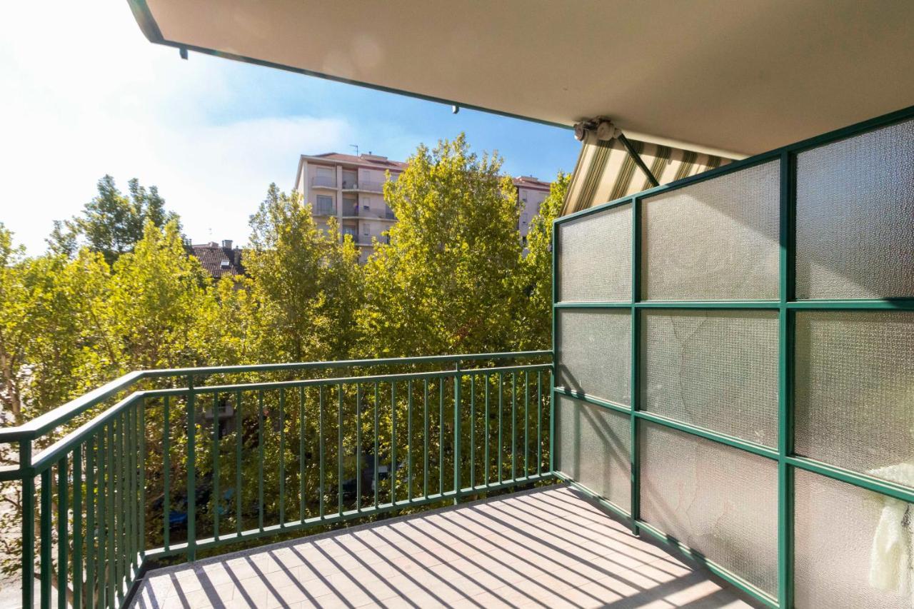 Apartamento Cozy&Spacious Apt 2 Min Walk From The Tram Stop! Turín Exterior foto